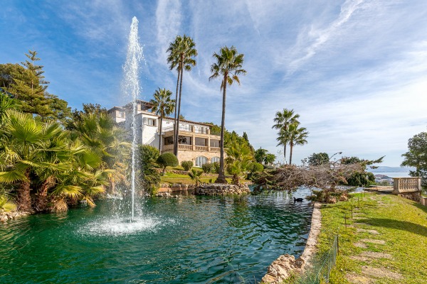 Exclusive luxury villa with sea views in a sought-after location in Genova image 2