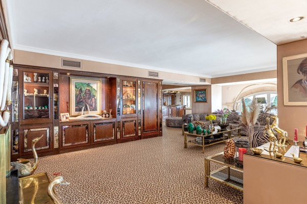 Exclusive luxury villa with sea views in a sought-after location in Genova image 9