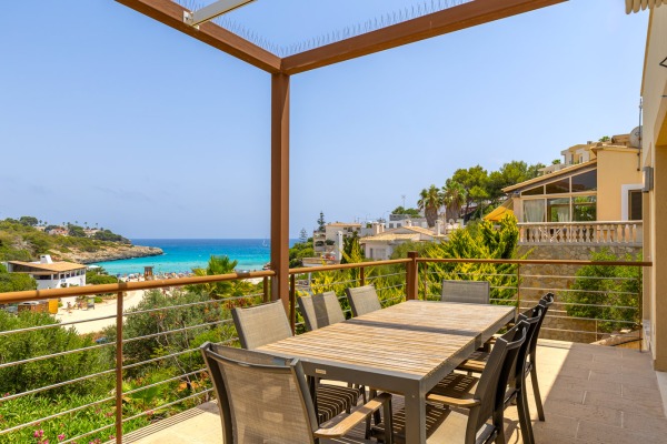 Exclusive villa with direct beach access to Cala Mandía and stunning views