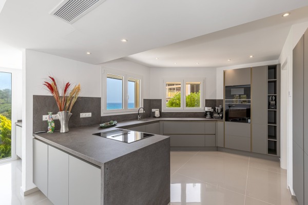 Exclusive villa with direct beach access to Cala Mandía and stunning views image 3