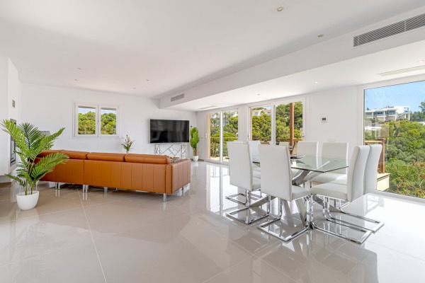 Exclusive villa with direct beach access to Cala Mandía and stunning views image 5