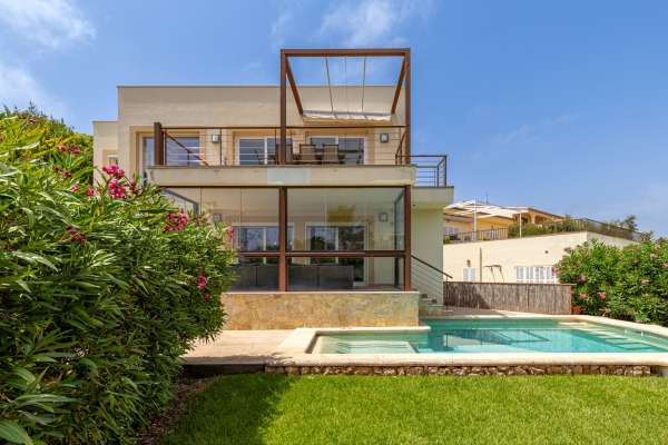 Exclusive villa with direct beach access to Cala Mandía and stunning views image 9