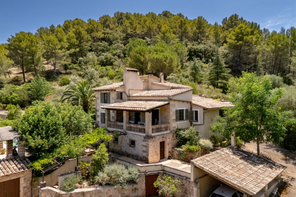 Mallorcan villa in an idyllic location at the foot of the Tramuntana mountains