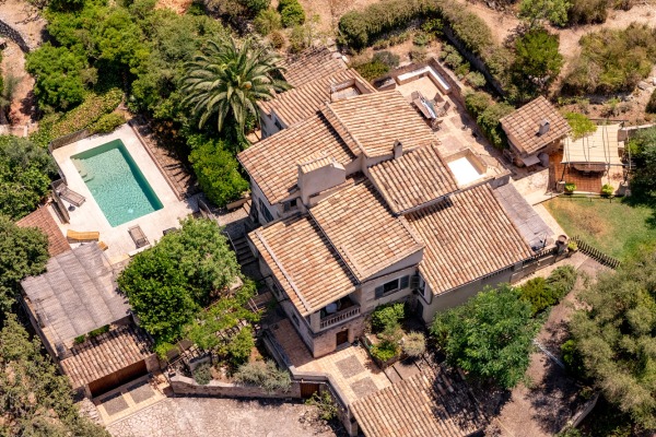 Mallorcan villa in an idyllic location at the foot of the Tramuntana mountains image 3