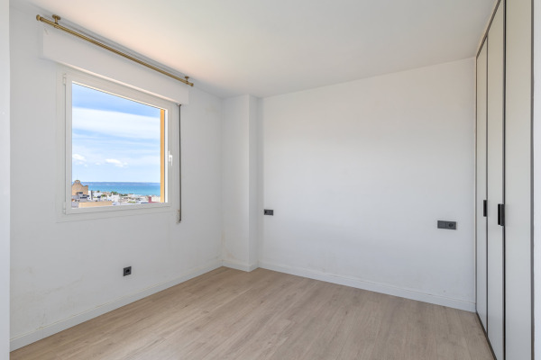 Sea view apartment near the beach above the rooftops of Portixol image 8