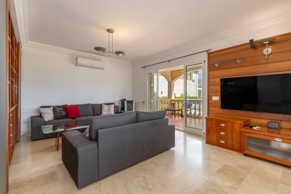 Mediterranean villa with a holiday rental license near the beach in Alcudia image 2