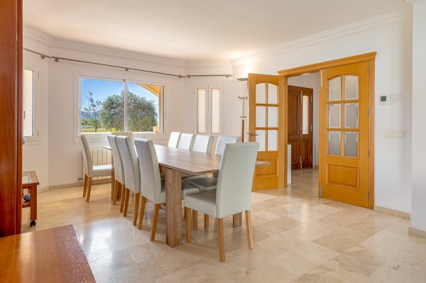 Mediterranean villa with a holiday rental license near the beach in Alcudia image 3