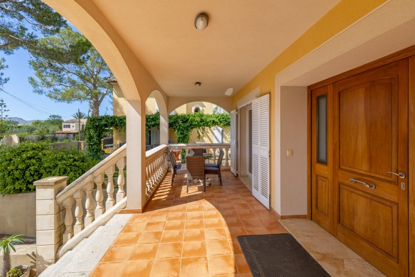 Mediterranean villa with a holiday rental license near the beach in Alcudia image 12