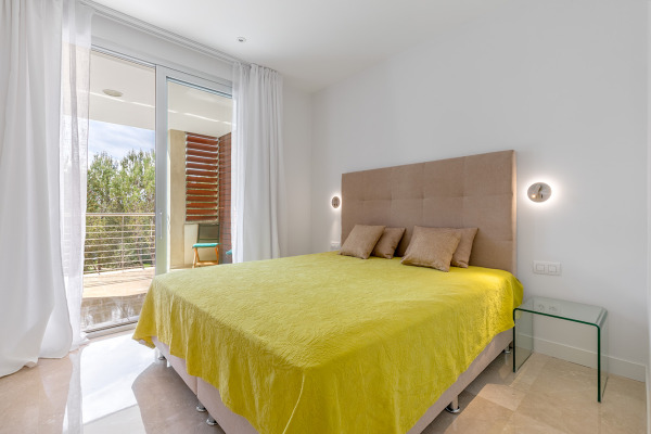 Modern penthouse in a new residential complex for sale  in Bendinat image 8