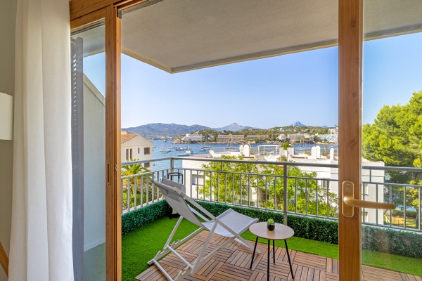 Renovated sea view apartment for sale in Santa Ponsa