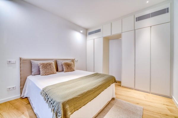 Modern apartment in a completely renovated, historic building image 8