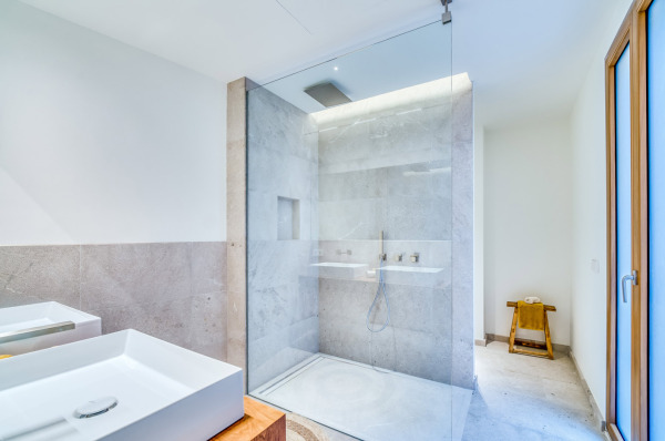 Modern apartment in a completely renovated, historic building image 9