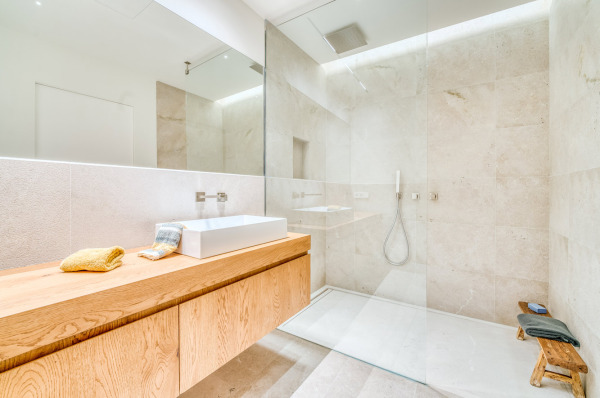 Modern apartment in a completely renovated, historic building image 11