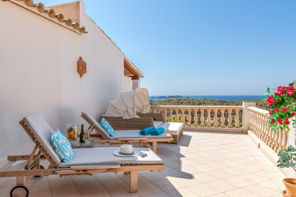 Mediterranean penthouse with sea views in an exclusive location in Paguera image 4