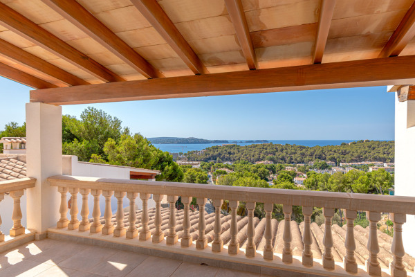 Mediterranean penthouse with sea views in an exclusive location in Paguera image 9