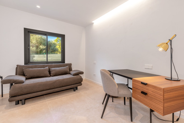 Modern, completely renovated luxury villa in an exclusive residential area image 10